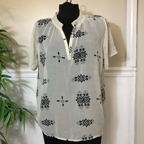 Umgee Womens sheer short sleeve blouse, V-neck tribal geometric print size small - Picture 2 of 11